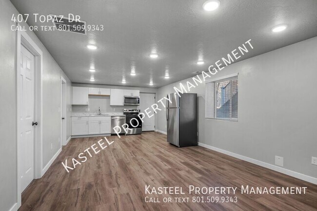 Building Photo - 407 Topaz Dr