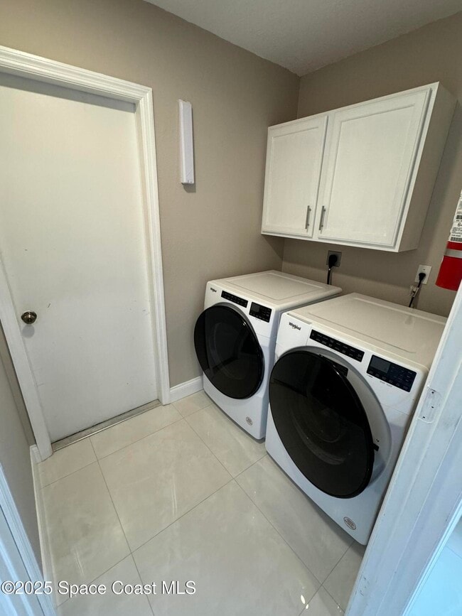 Building Photo - 1370 Berryhill Dr