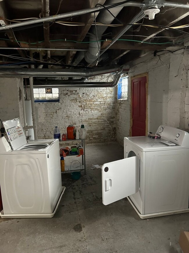 Building Photo - 2526 N Frederick Ave