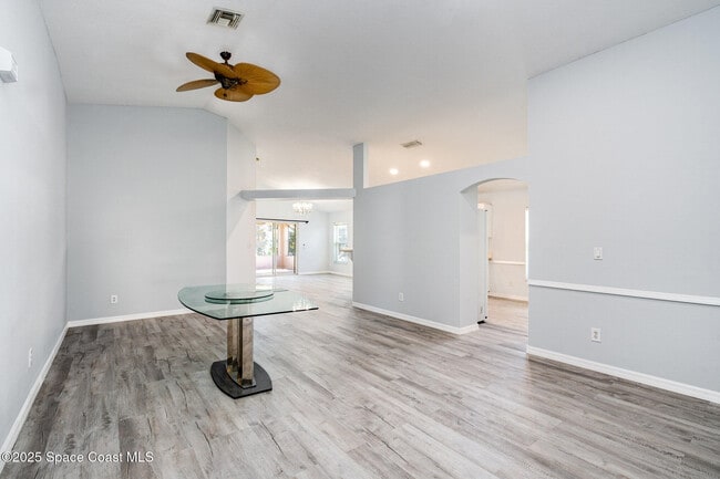 Building Photo - 651 Benton Dr