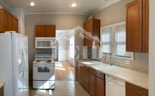 Building Photo - Large home/3bed 3 bath with bonus/office room just outside of PSNS and close to Bremerton Ferry