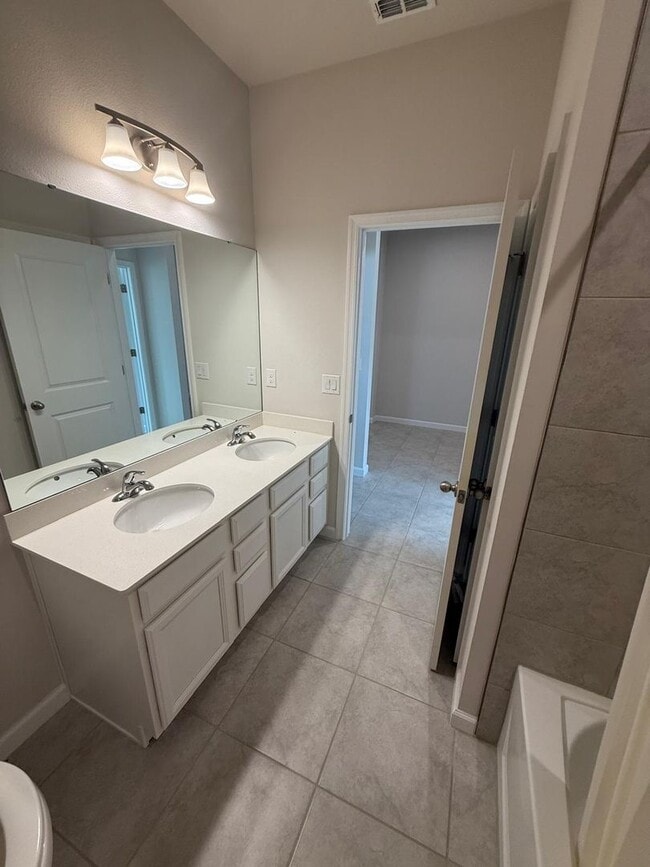 Building Photo - Beautiful 3BR/3BA Home in Creekside