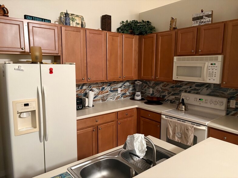 Kitchen - 28105 Mandolin Ct