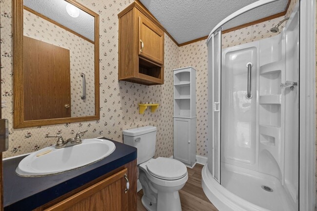 Building Photo - 4 bedroom 2 bathroom spacious home!