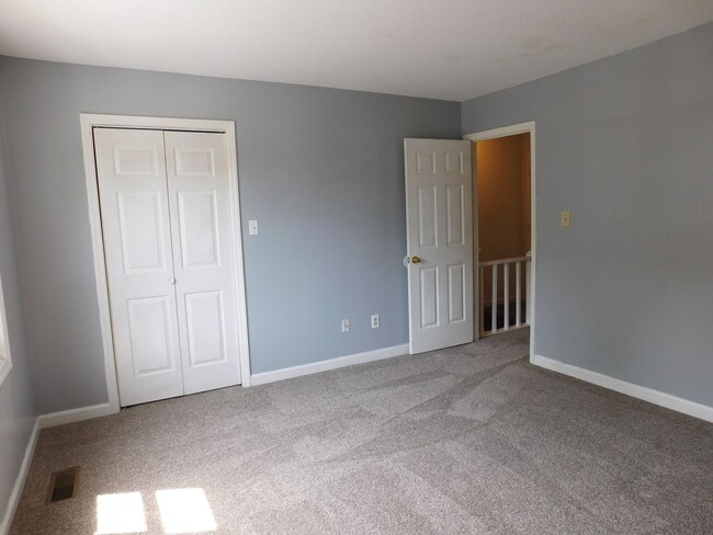 Building Photo - 1104 Karen Dr