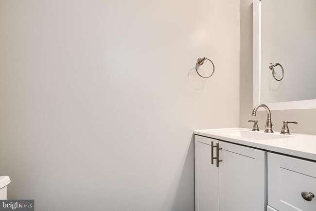 Building Photo - 624 Jasper St