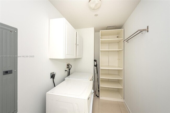 Building Photo - 1100 Biscayne Blvd