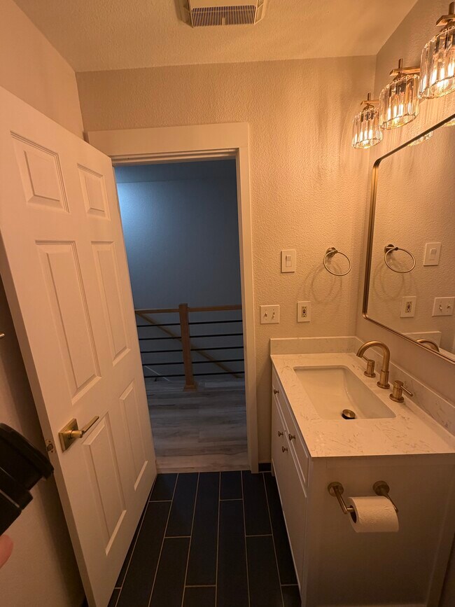 Building Photo - 4656 N Pearl St