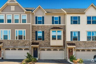 Building Photo - Lake Linganore Town Center