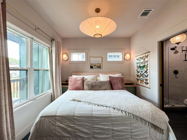 Building Photo - 1208 32nd St