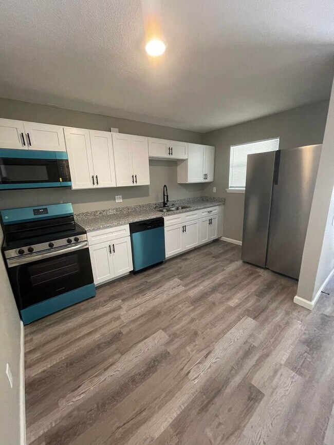 Building Photo - 523 E Main St