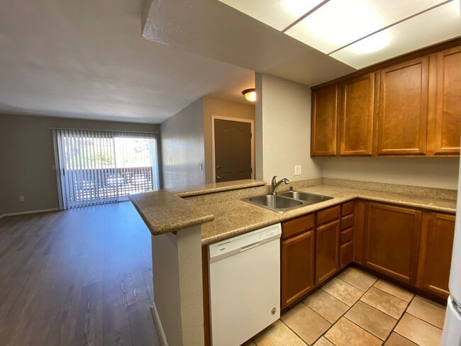 Building Photo - 2 Bedroom Condo in Arbor Hills Gated Community