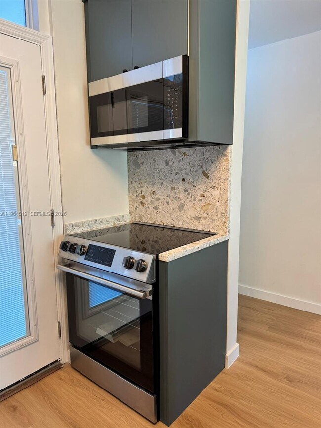 Building Photo - 1045 10th St