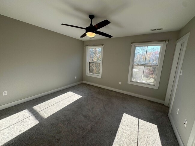 Building Photo - 1ST MONTH RENT FREE - END UNIT Sunburst Villa Luxury Townhouse WITH BASEMENT