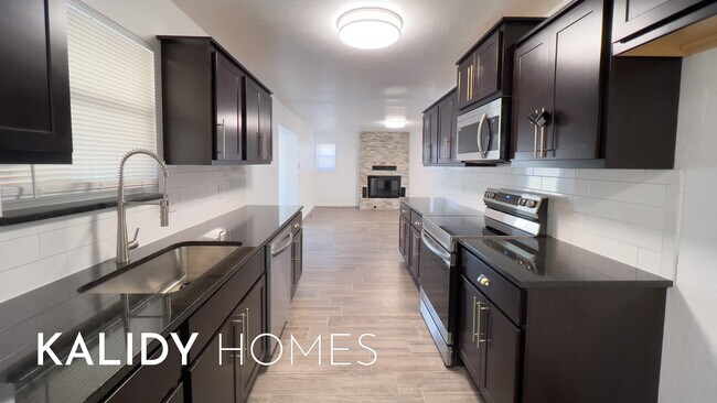 Building Photo - 4605 Sunset Terrace