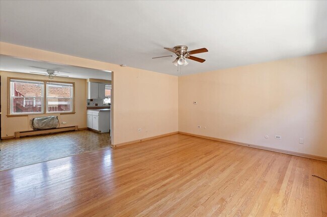 Building Photo - 2650 W Touhy Ave