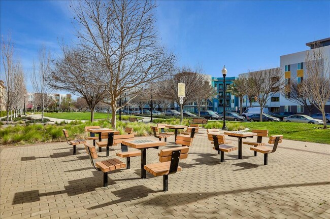 Building Photo - 890 White Moonstone Loop