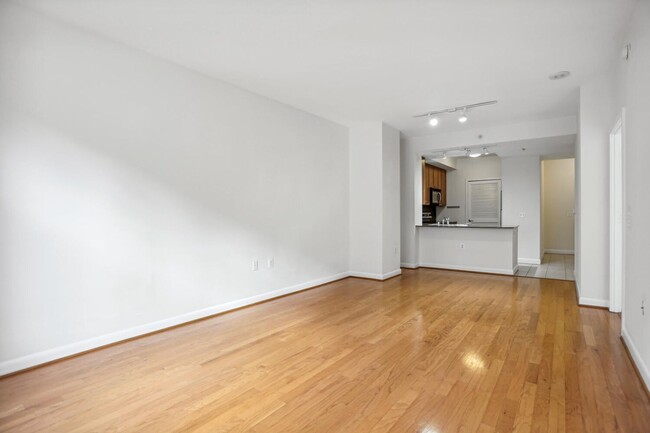 Building Photo - Luxurious 1 Bedroom/1 Bath- NW DC