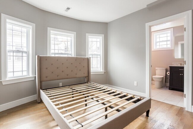 Building Photo - 35 Champney St