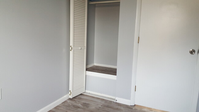 Building Photo - Spacious 3 Bedroom, 1 Bath Townhome in Hav...