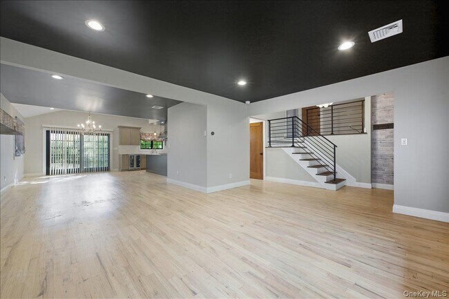 Building Photo - 2 Cornwall Ln