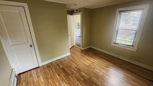 Building Photo - 2 Bedroom, 1 Bathroom with Laundry & Off Street Parking - Available August 1st!
