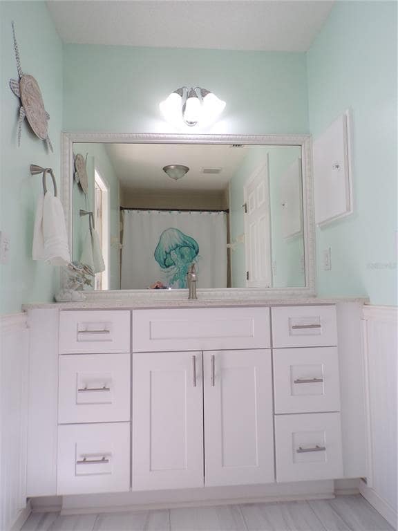 Building Photo - 15624 Hennipen Cir
