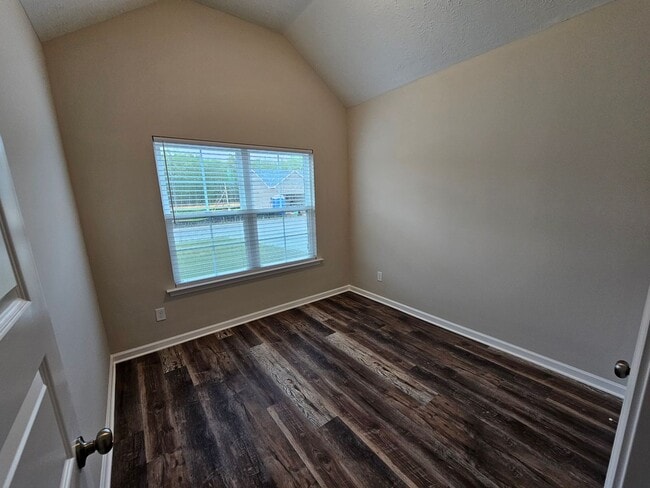 Building Photo - LUXURY 3 BEDROOM RANCH STYLE HOME IN SCENIC FOX RUN