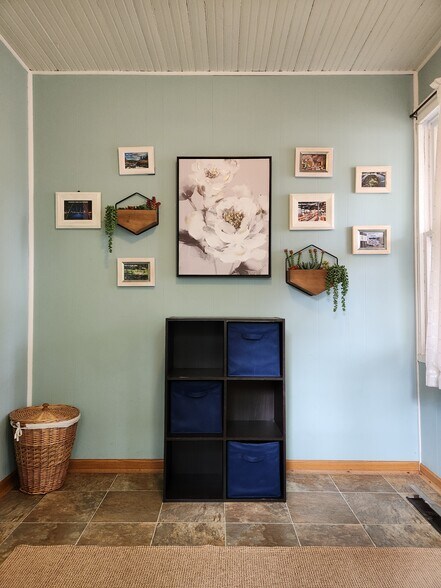 Building Photo - 2012 1st St