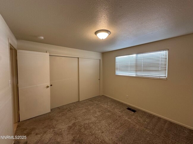 Building Photo - 835 Singingwood Dr