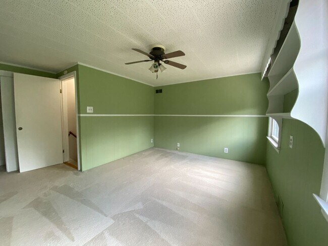 Building Photo - Spacious Ranch in Elm Grove!