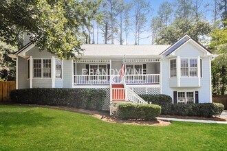 Building Photo - 12 Sherwood Forest Dr