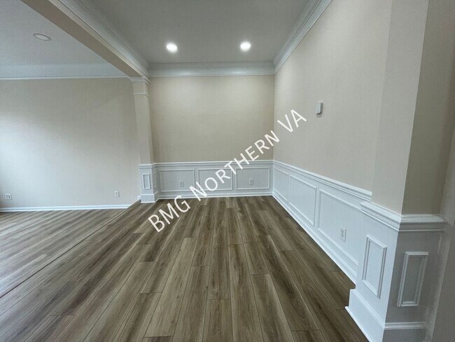 Building Photo - 22525 Maison Carree Square