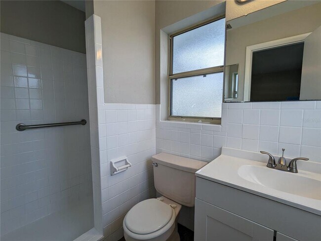 Building Photo - 2201 24th Ave W