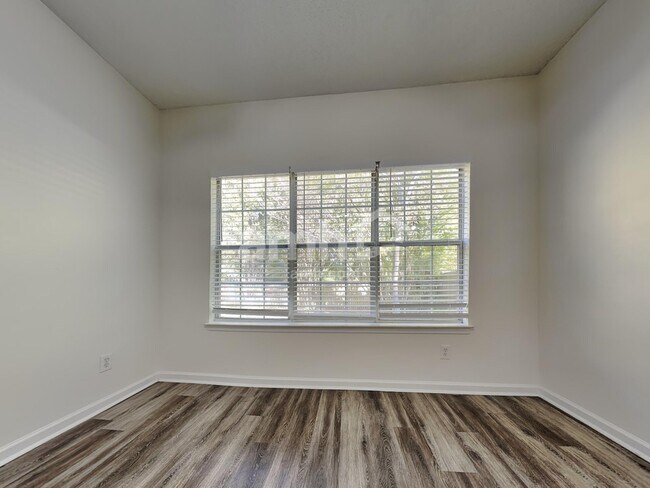 Building Photo - 3864 Lake Village Cv