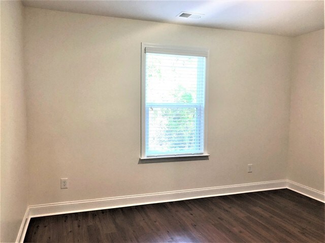 Building Photo - 317 Golf Rd