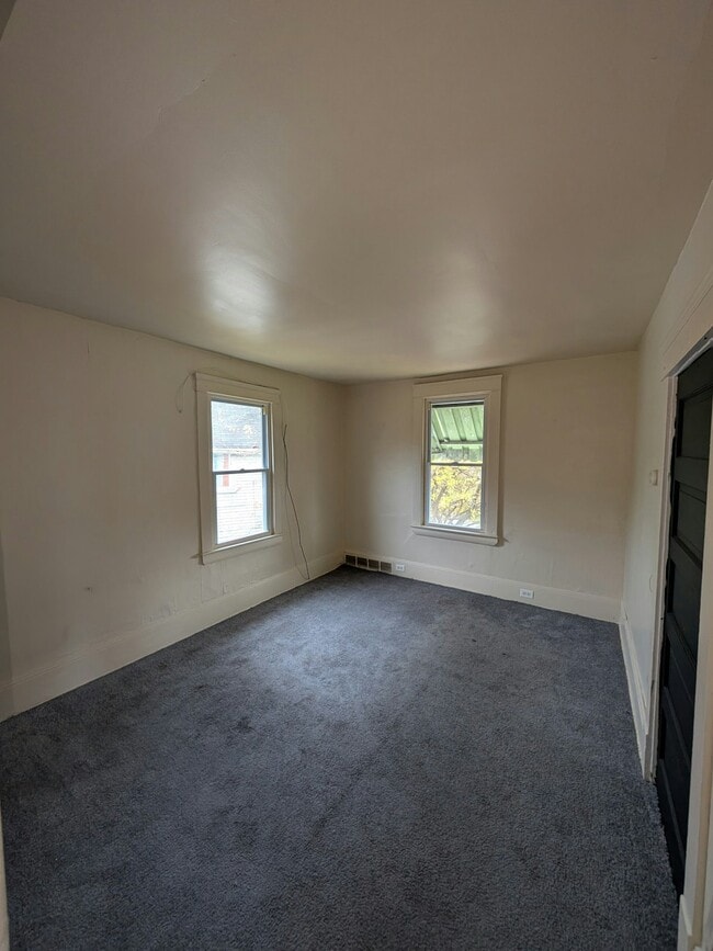 Building Photo - 1187 E 61st St