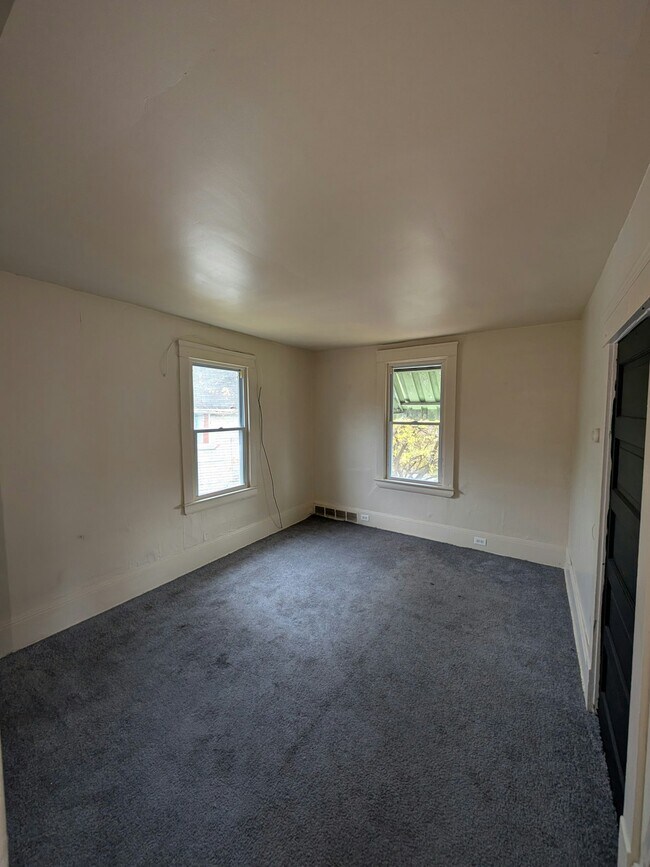 Primary Photo - 1187 E 61st St