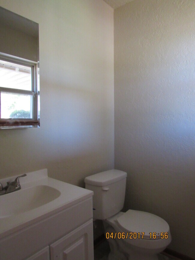 Building Photo - Pet Friendly Home!