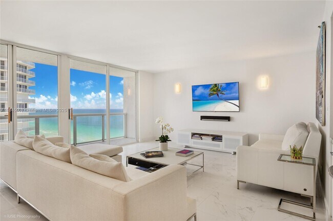 Building Photo - 16425 Collins Ave