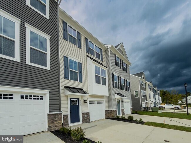 Building Photo - 6737 Shelton Ln