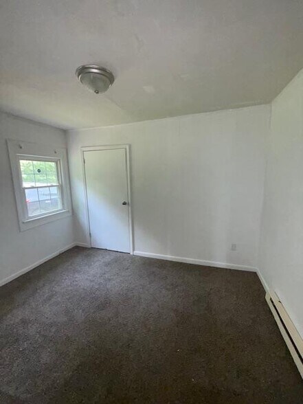 Building Photo - 406 Lake Dr