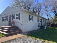 Building Photo - Very cute one bedroom apartment in the hea...