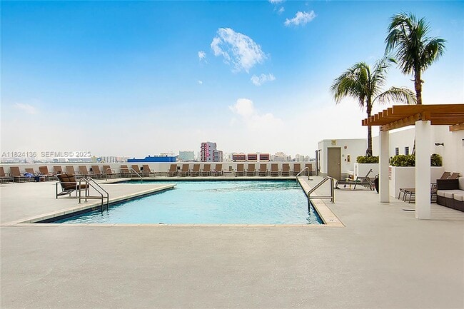 Building Photo - 1750 N Bayshore Dr