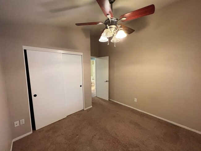 Building Photo - 3-bedroom single story in Merced!