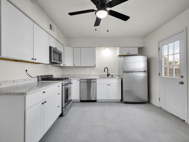 Building Photo - $2,395.00 - 3 Bedrooms, 1.5 Bathrooms, Single Family Home in Aurora with Washer and Dryer!