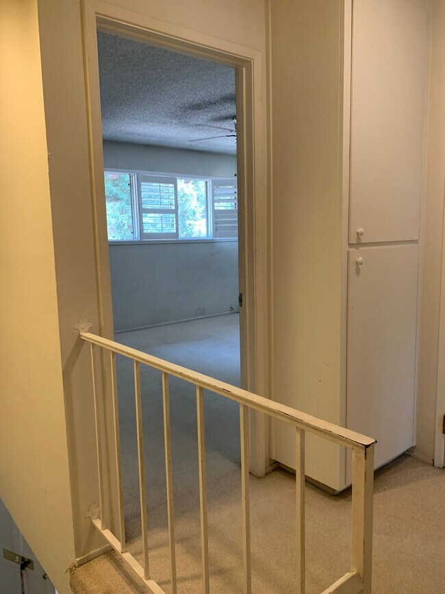 Building Photo - Adorable 3 Bed 1.5 Bath Covell Commons Condo ( fall Rental )