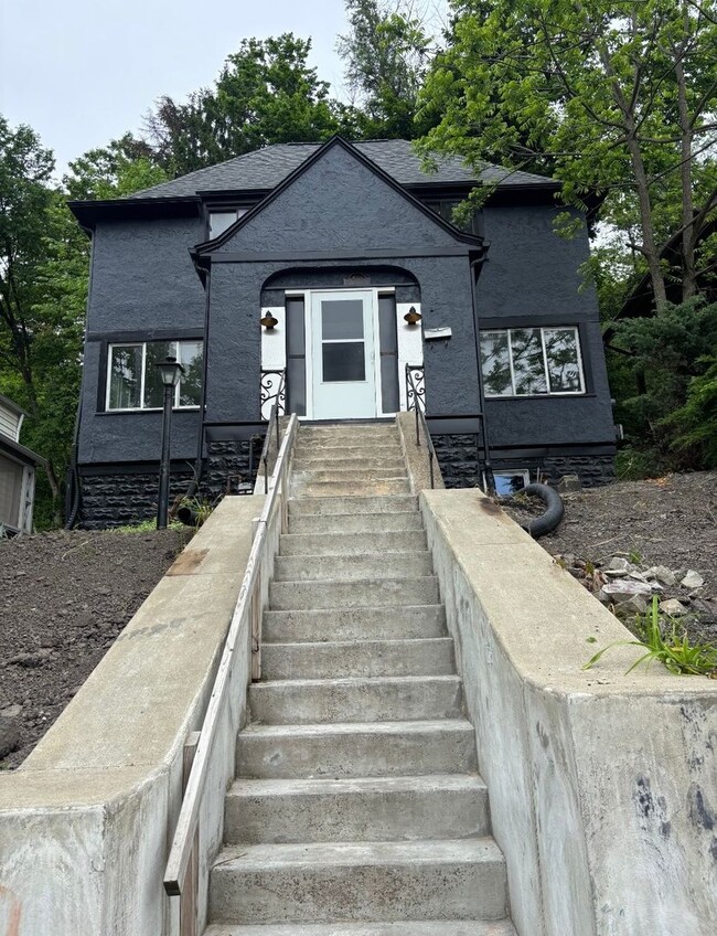 Building Photo - Fully updated 4 bedroom 2 bathroom house for rent!