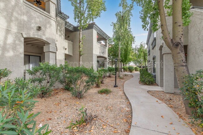 Building Photo - 15095 N Thompson Peak Pkwy