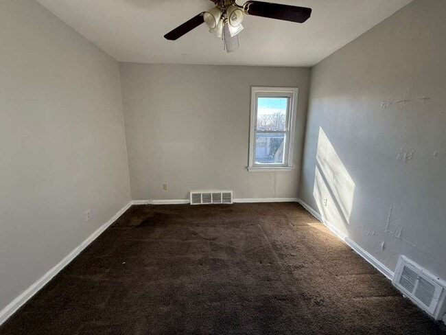 Building Photo - 2-BED, 1 BATH BEAUTIFUL SINGLE- FAMILY HOME IN MAPLE HEIGHTS!